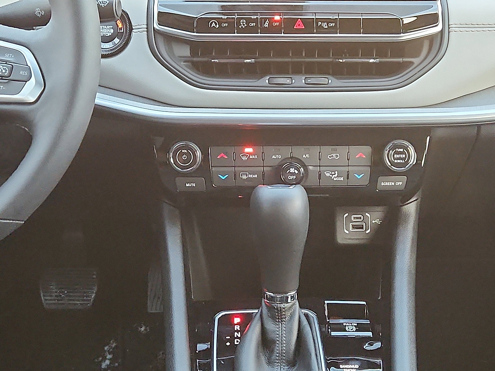 Used 2025 Jeep Compass Limited image 18