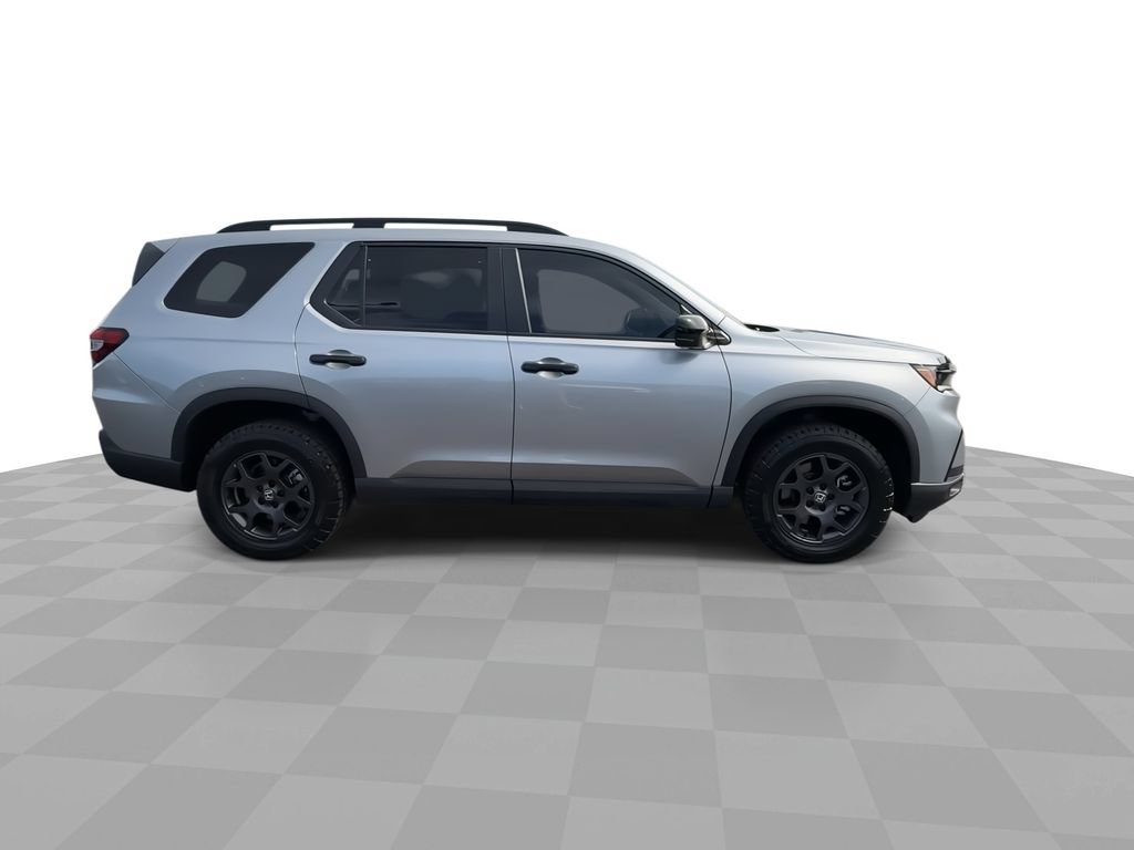 Used 2025 Honda Pilot TrailSport image 9