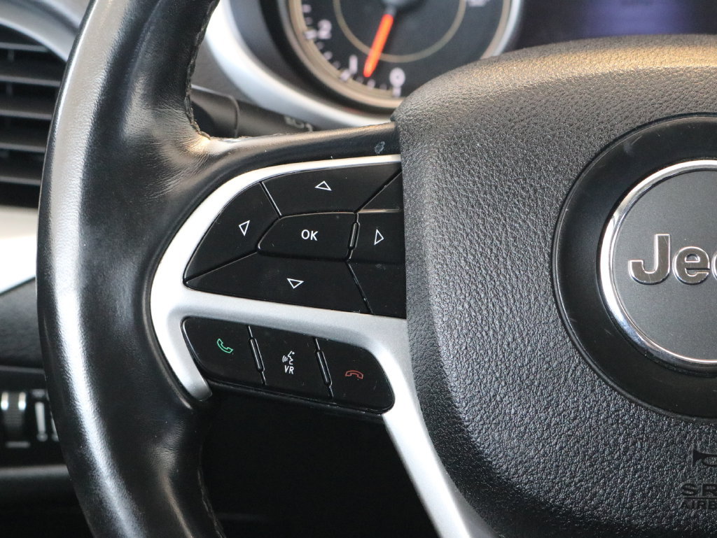 Used 2018 Jeep Cherokee Trailhawk AWD/4WD image 11