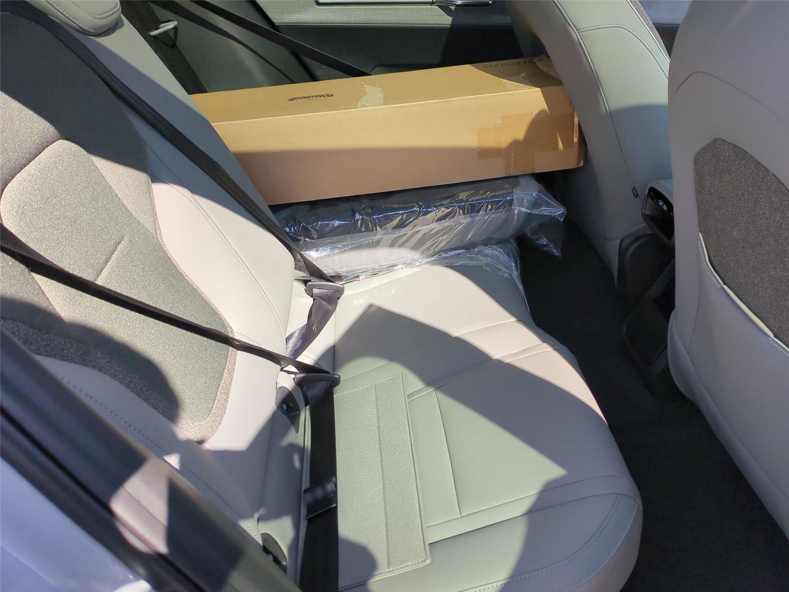 New 2026 Volvo EX30 Cross Country Ultra image 18