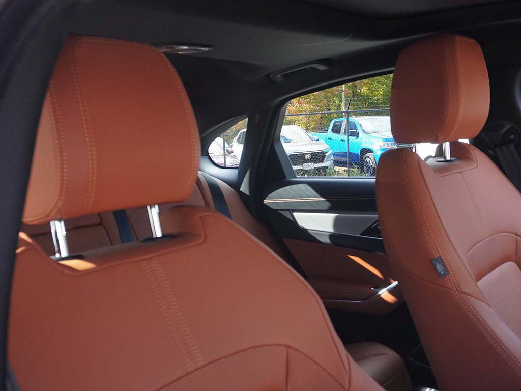 Used 2024 Jaguar XF R-Dynamic SE RWD image 33