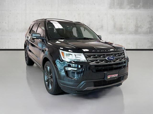 Used 2018 Ford Explorer XLT w/ Equipment Group 202A image 3