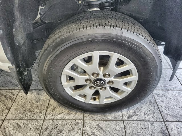 Used 2024 Toyota Tacoma SR5 AWD/4WD image 10