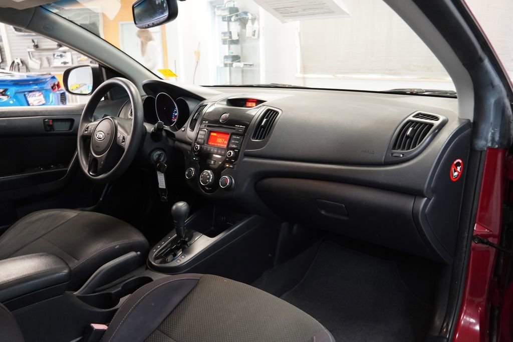 Used 2010 Kia Forte Koup EX image 30
