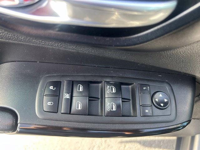 Used 2021 Jeep Cherokee Latitude Lux w/ Sun & Sound Group AWD/4WD image 23