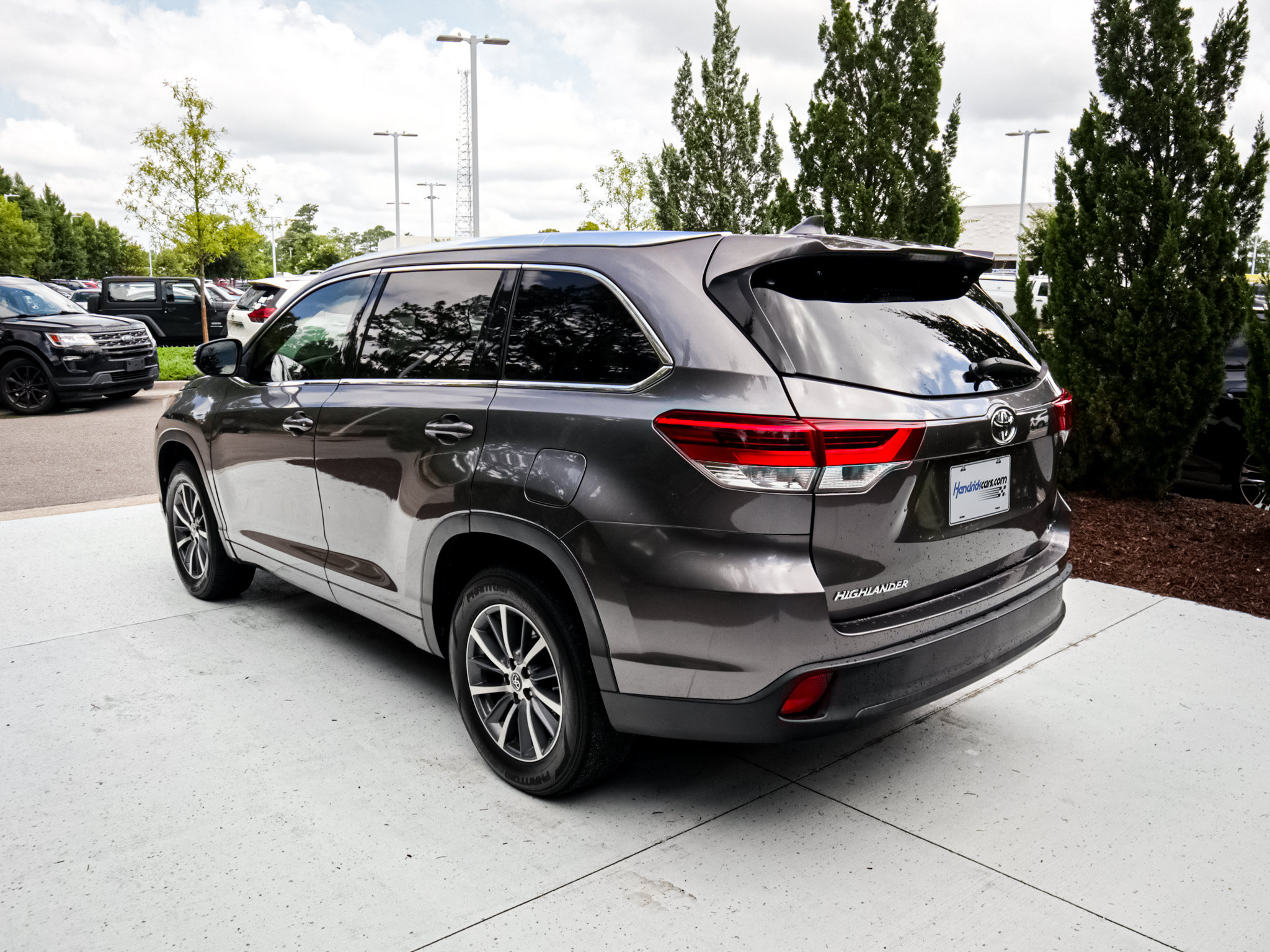 Used 2018 Toyota Highlander XLE FWD image 10