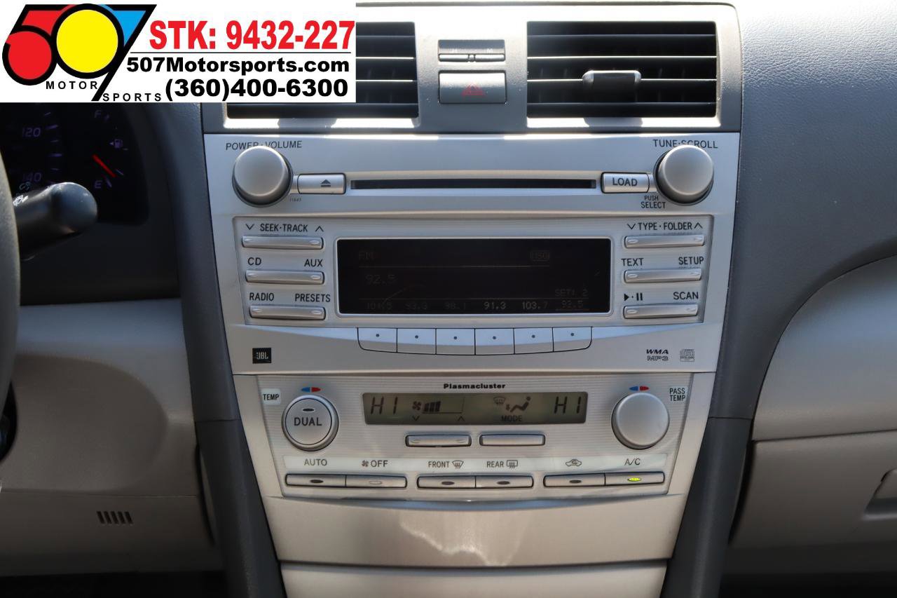 Used 2010 Toyota Camry SE FWD image 18