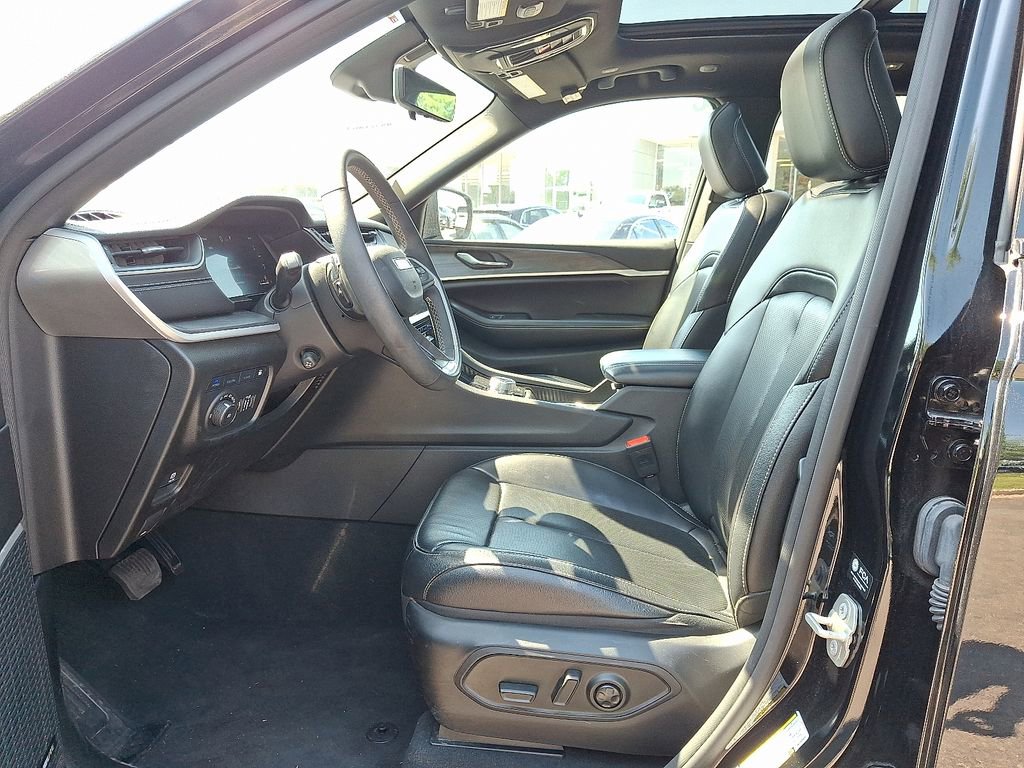 Used 2024 Jeep Grand Cherokee Limited 4xe w/ Luxury Tech Group II AWD/4WD image 11