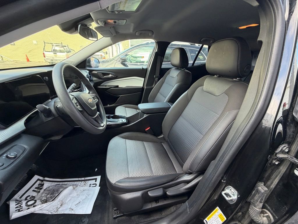 Used 2025 Chevrolet Trax LT image 8