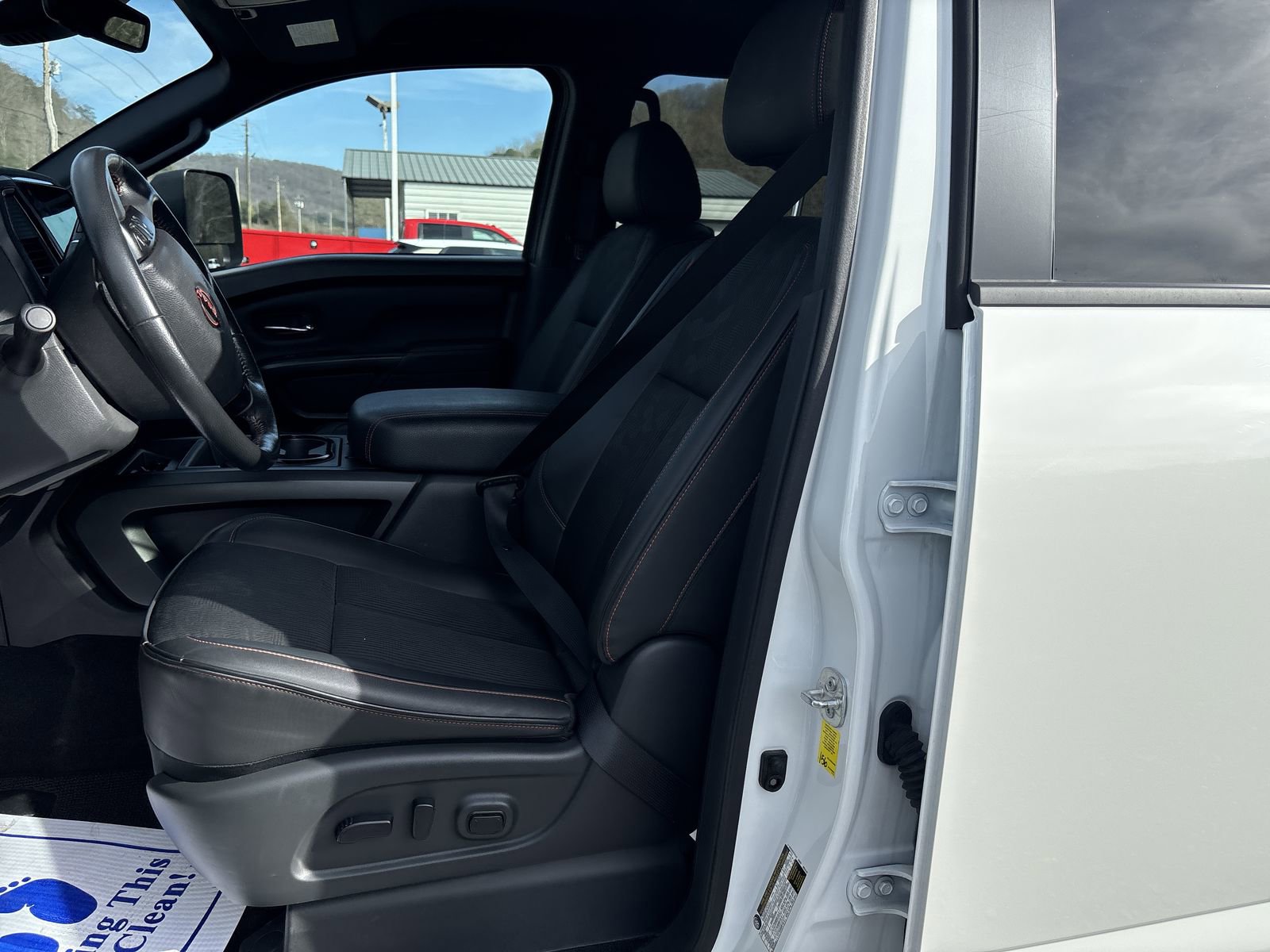 Used 2024 Nissan Titan PRO-4X AWD/4WD image 14
