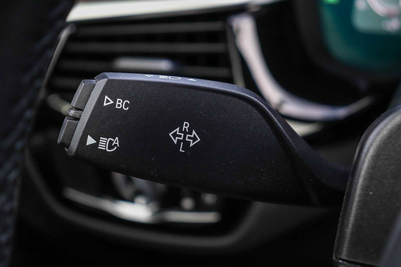 Used 2022 BMW 530e w/ M Sport Package image 32