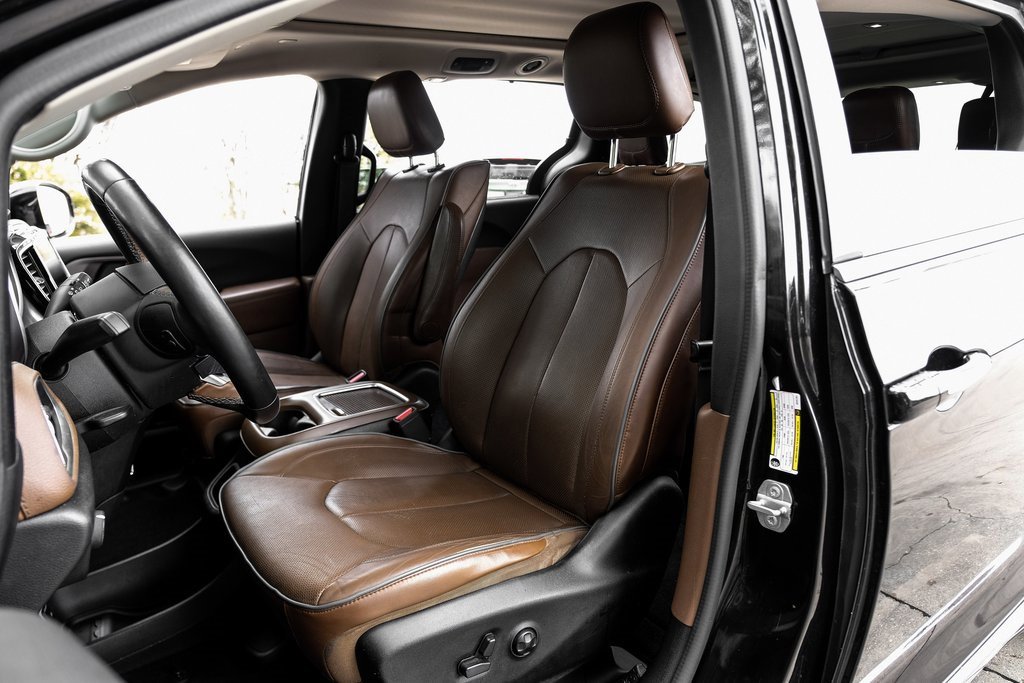 Used 2018 Chrysler Pacifica Limited image 8