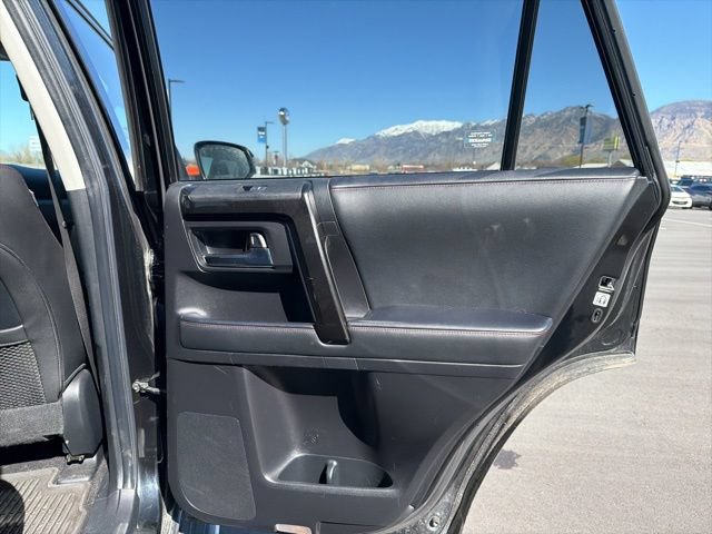 Used 2021 Toyota 4Runner TRD Off-Road Premium w/ Moonroof Package AWD/4WD image 32