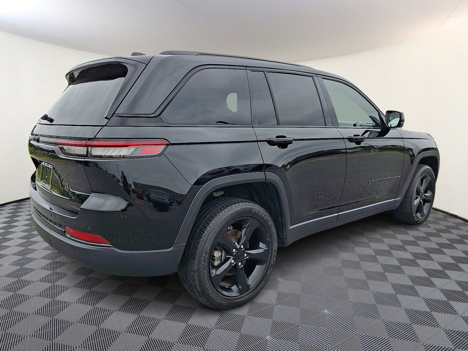 Used 2023 Jeep Grand Cherokee Altitude image 6