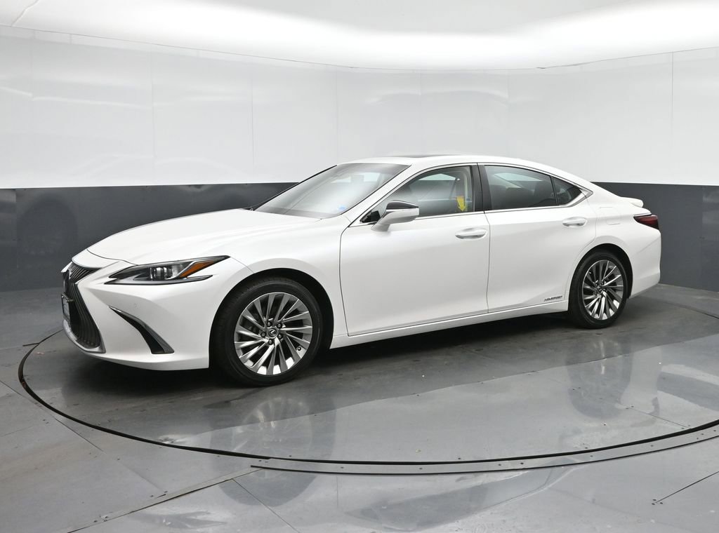 Used 2020 Lexus ES 300h w/ Accessory Package FWD image 3