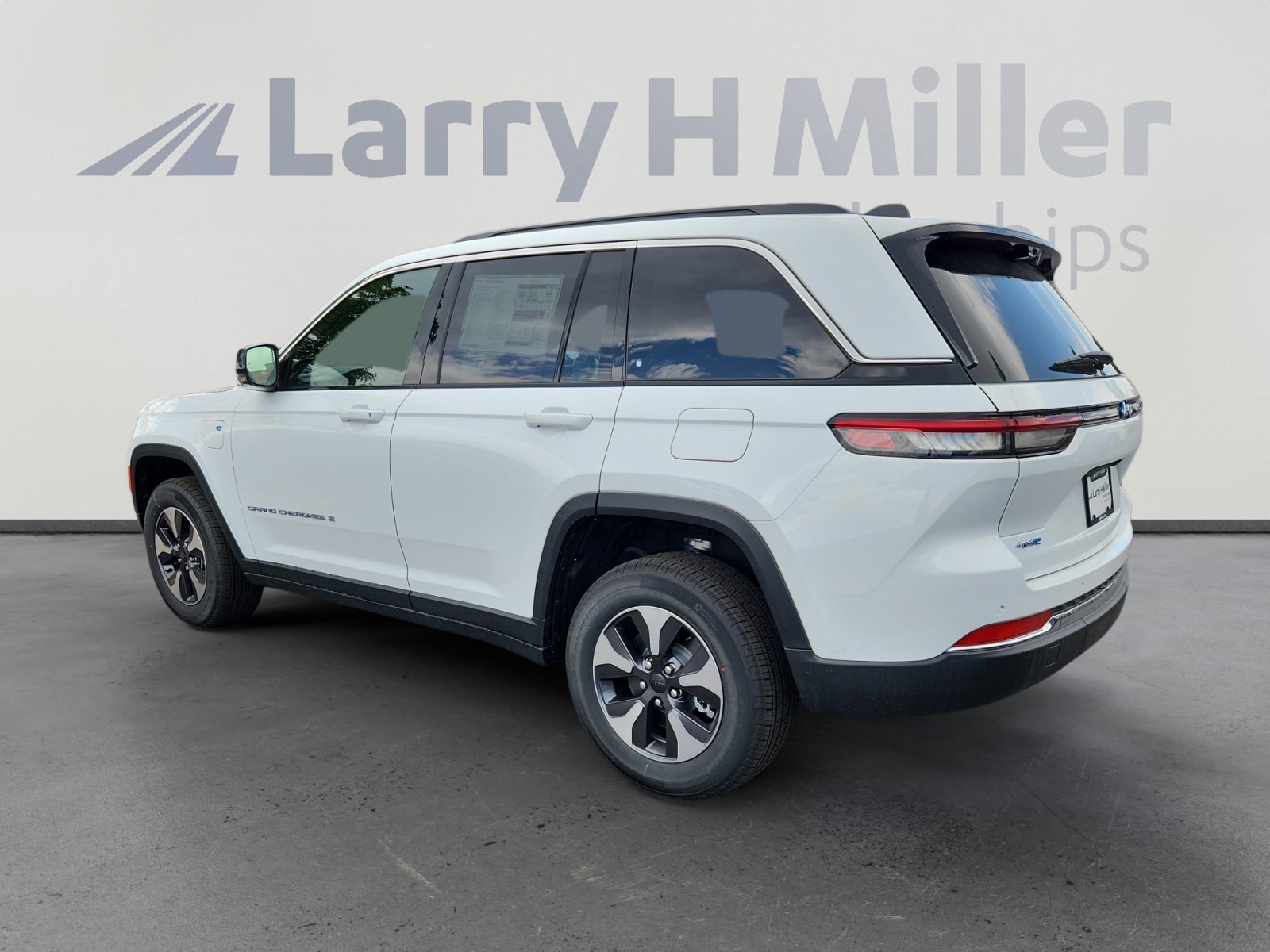 New 2025 Jeep Grand Cherokee Limited 4xe w/ Luxury Tech Group II image 3