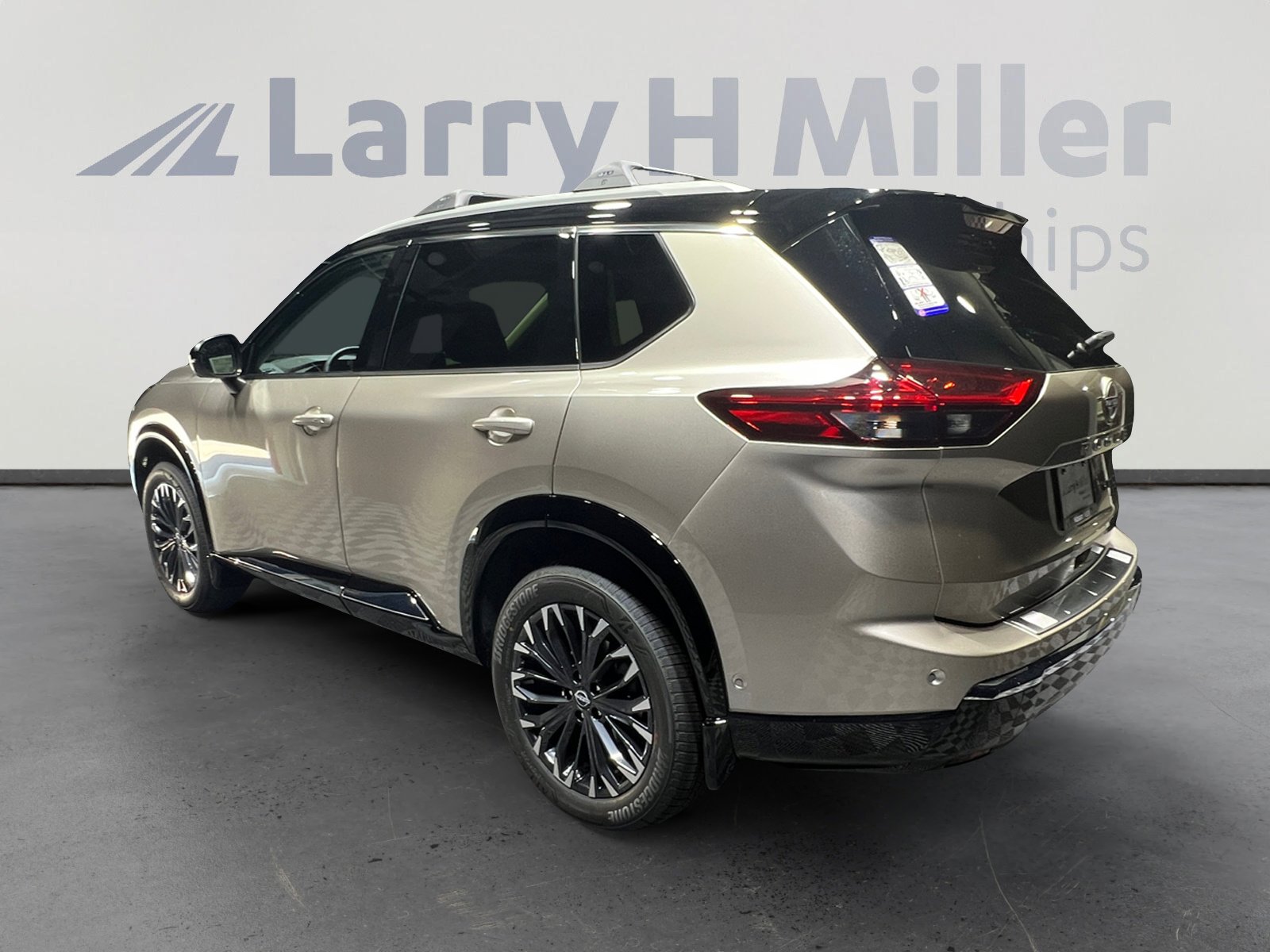 New 2026 Nissan Rogue Platinum image 3