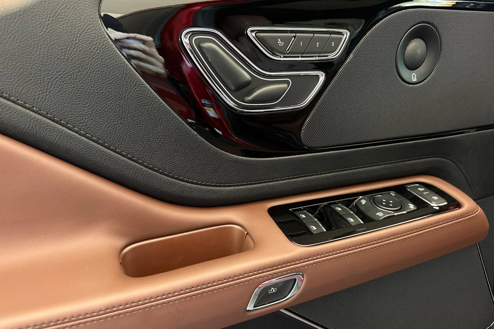 New 2026 Lincoln Aviator Reserve w/ Illumination Package RWD image 10