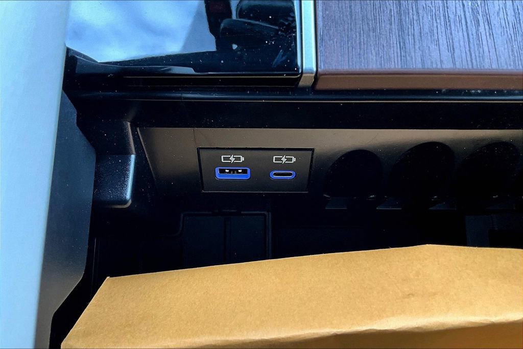 Used 2024 Toyota Sequoia Capstone image 18