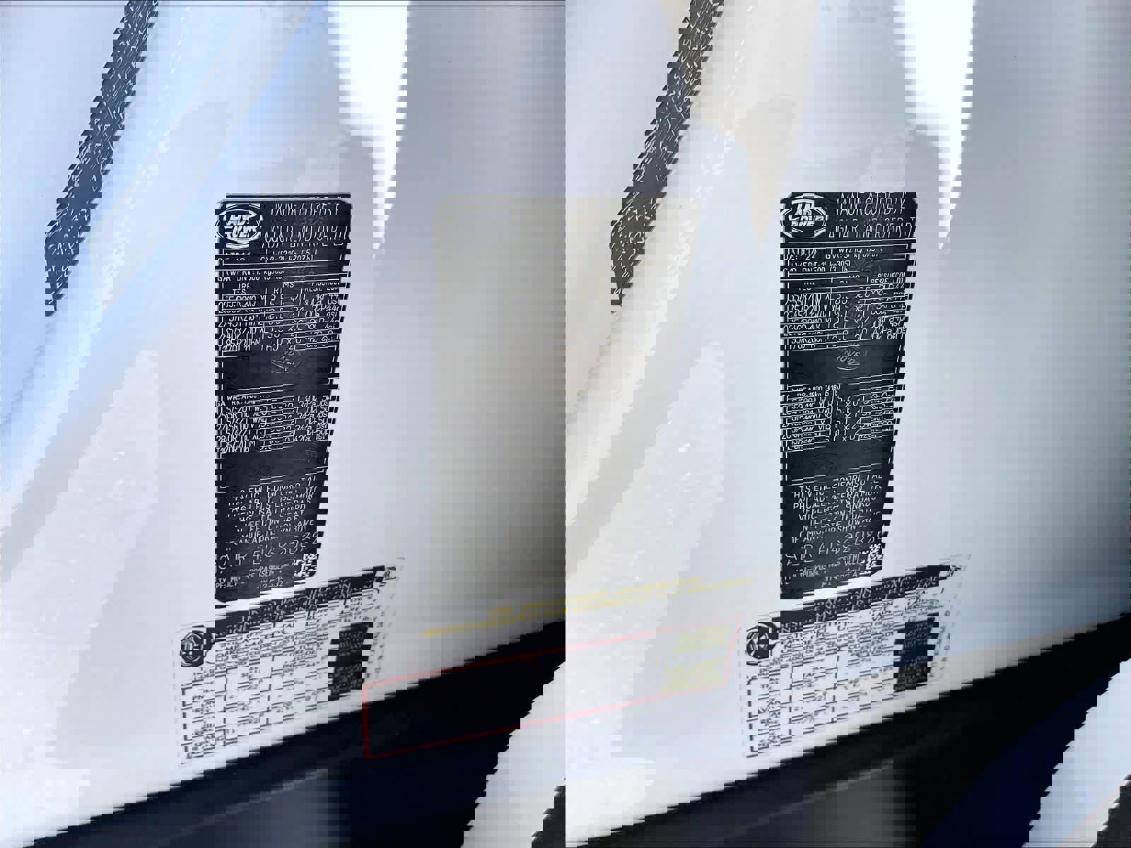 Used 2025 Land Rover Discovery Dynamic SE image 32