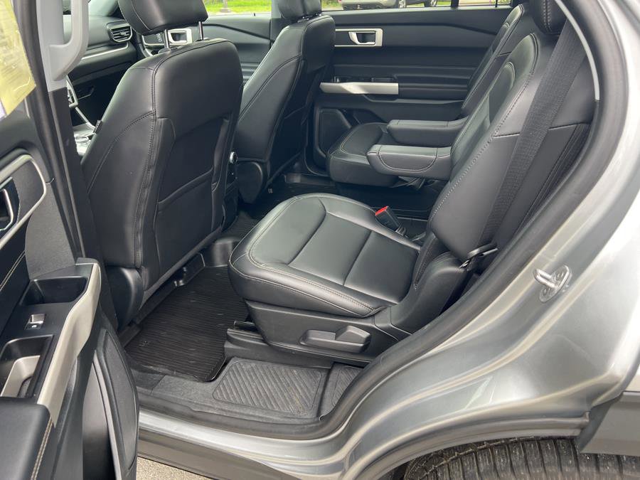 Used 2022 Ford Explorer XLT image 6