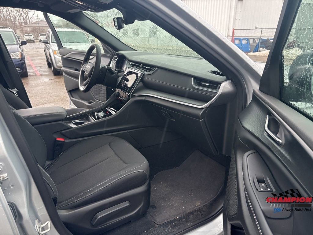 Used 2024 Jeep Grand Cherokee L Laredo image 33