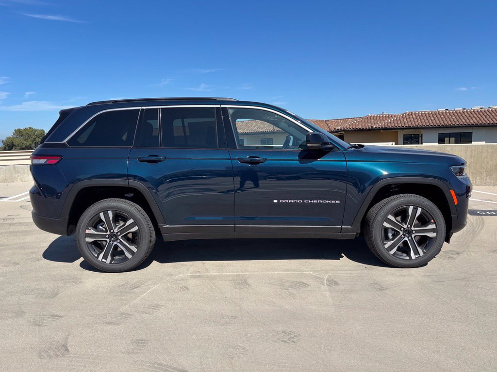 New 2027 Jeep Grand Cherokee Limited AWD/4WD image 2