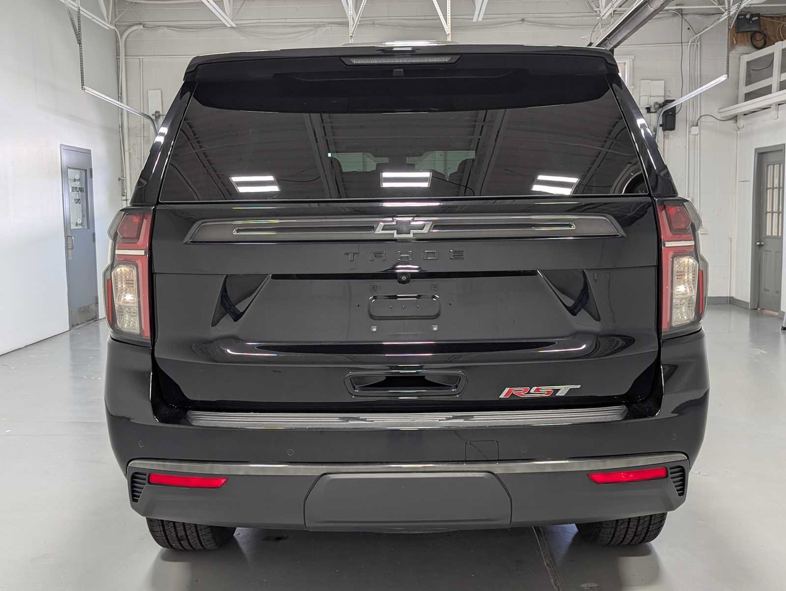 Used 2022 Chevrolet Tahoe RST w/ Luxury Package AWD/4WD image 9