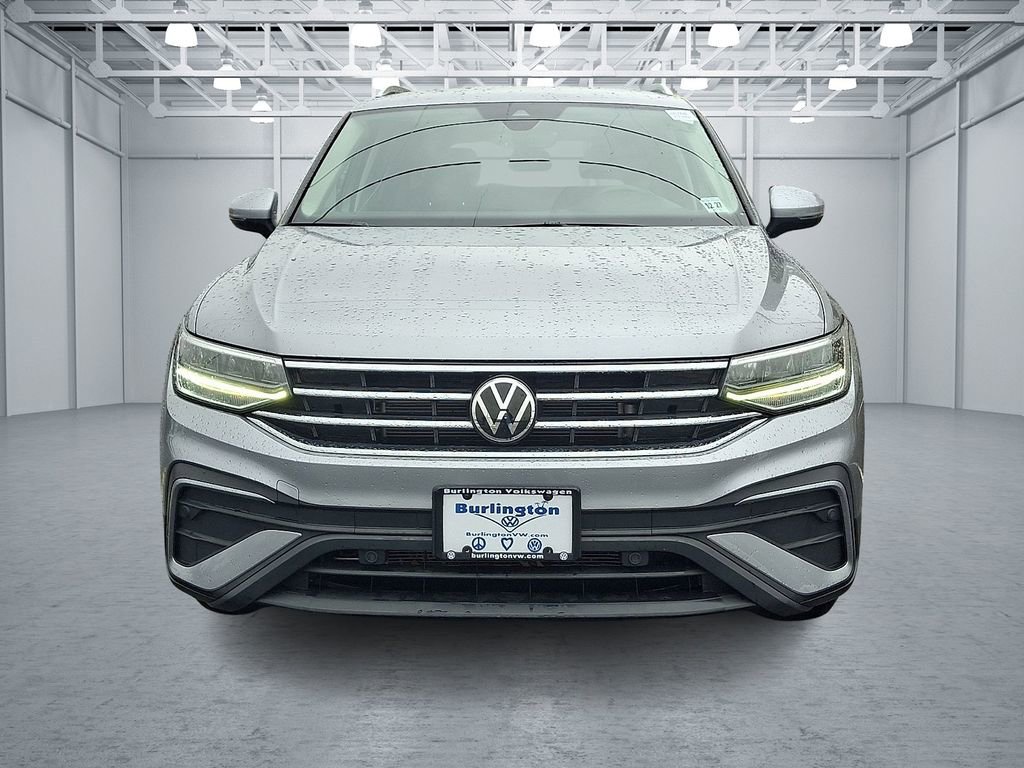 Certified 2022 Volkswagen Tiguan SE image 2