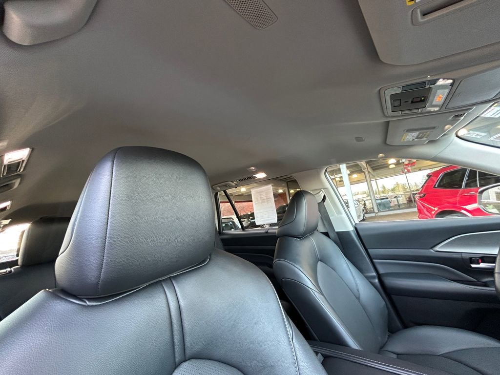 Used 2025 Toyota Grand Highlander AWD image 28