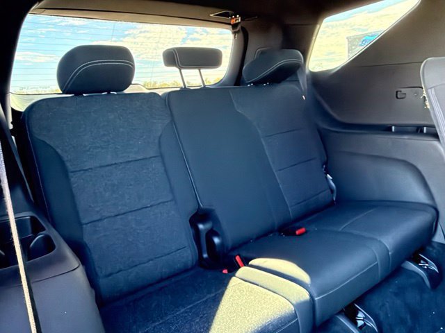 Used 2025 Chevrolet Traverse LT w/ Midnight/Sport Edition FWD image 11