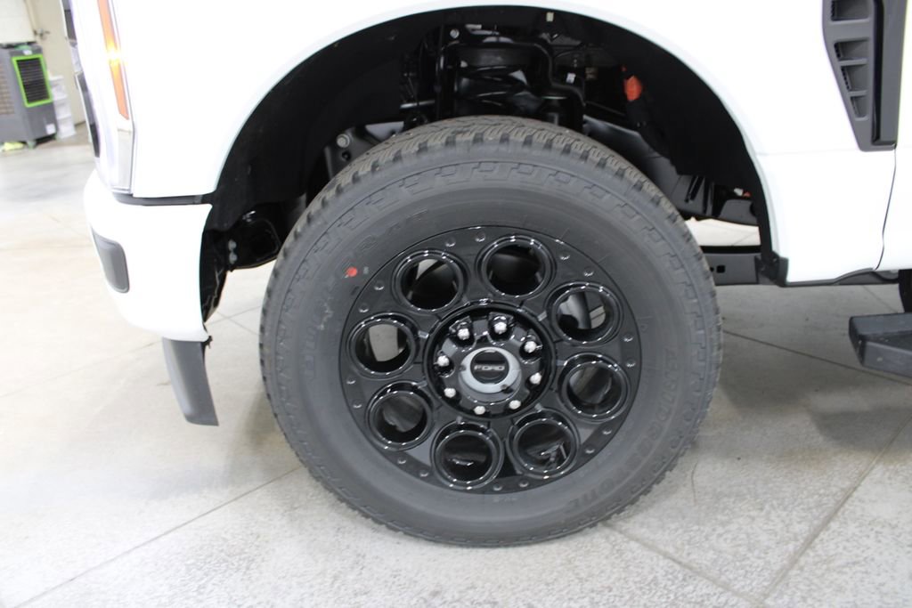 New 2026 Ford F250 Lariat w/ Black Appearance Package image 41