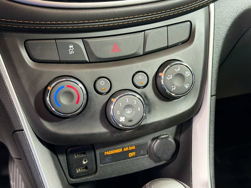Used 2022 Chevrolet Trax LT AWD/4WD image 16