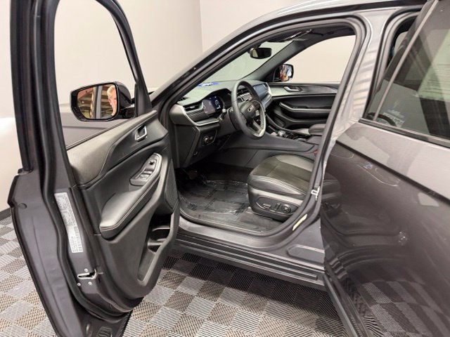 Used 2023 Jeep Grand Cherokee L Laredo AWD/4WD image 14