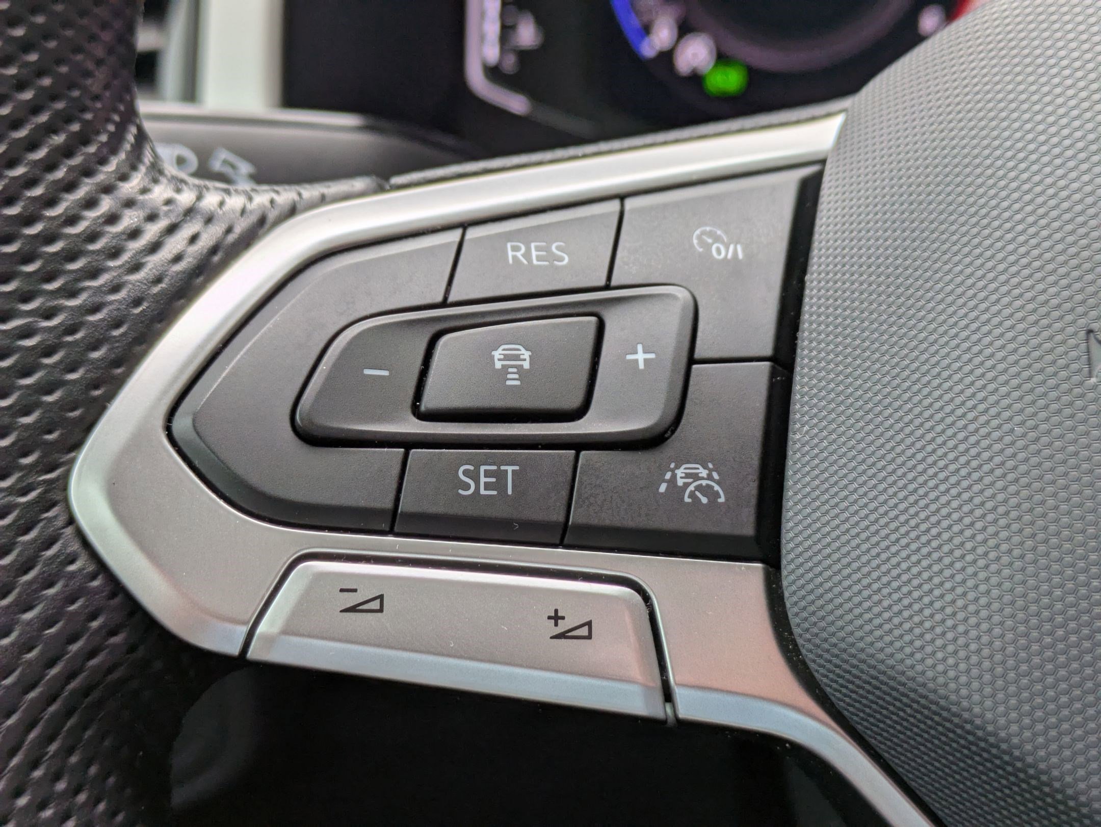 Used 2022 Volkswagen Atlas SEL Premium image 13