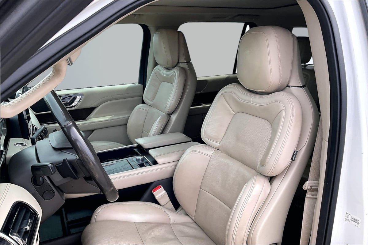 Used 2020 Lincoln Navigator Reserve image 25