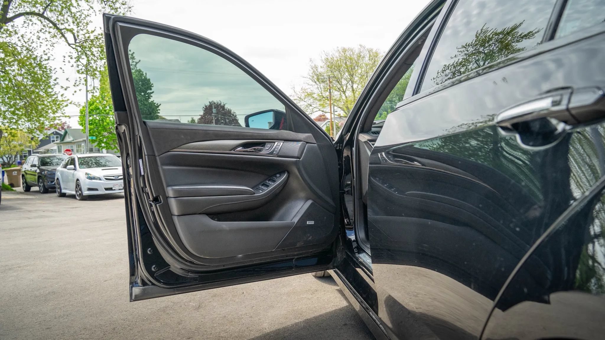 Used 2018 Cadillac CTS V w/ Luxury Package RWD image 14