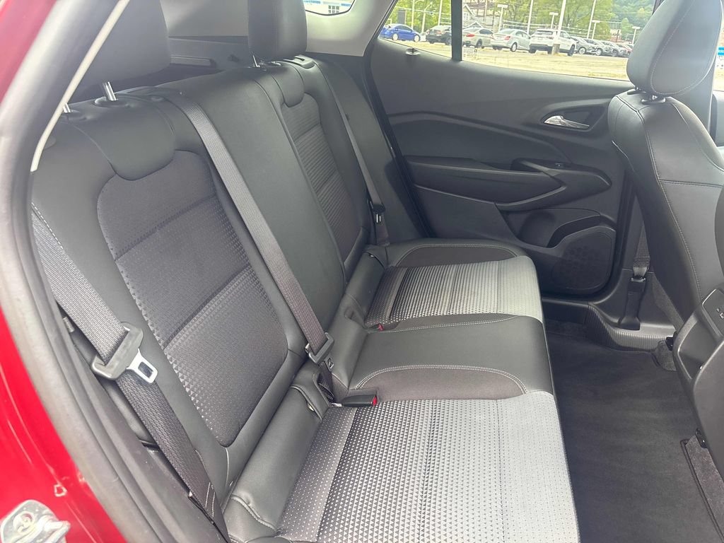 Used 2025 Chevrolet Trax LT FWD image 24