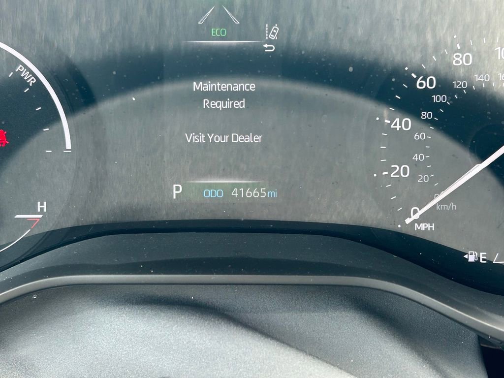 Used 2024 Toyota Sienna XLE w/ XLE Plus Package FWD image 37