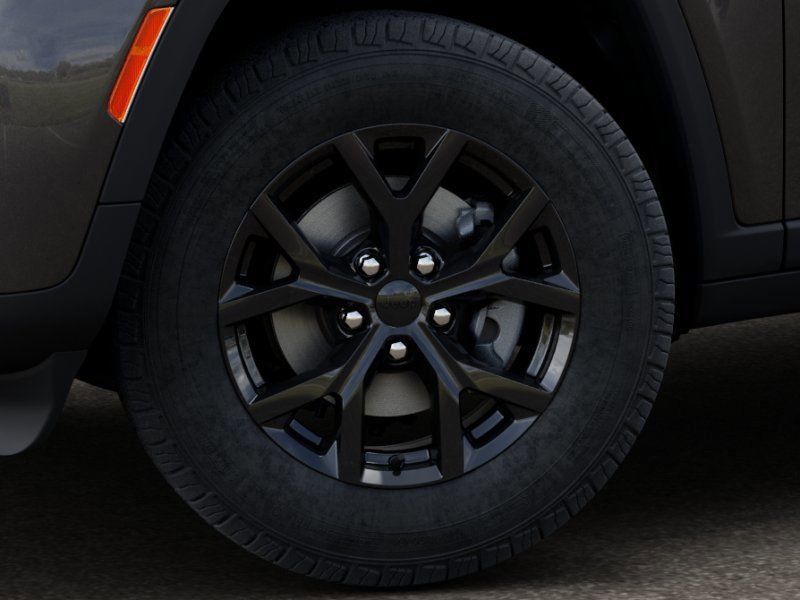 New 2026 Jeep Grand Cherokee Laredo image 8