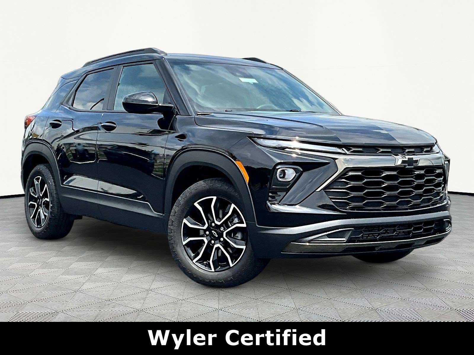 Used 2025 Chevrolet TrailBlazer ACTIV w/ Convenience Package AWD/4WD image 3