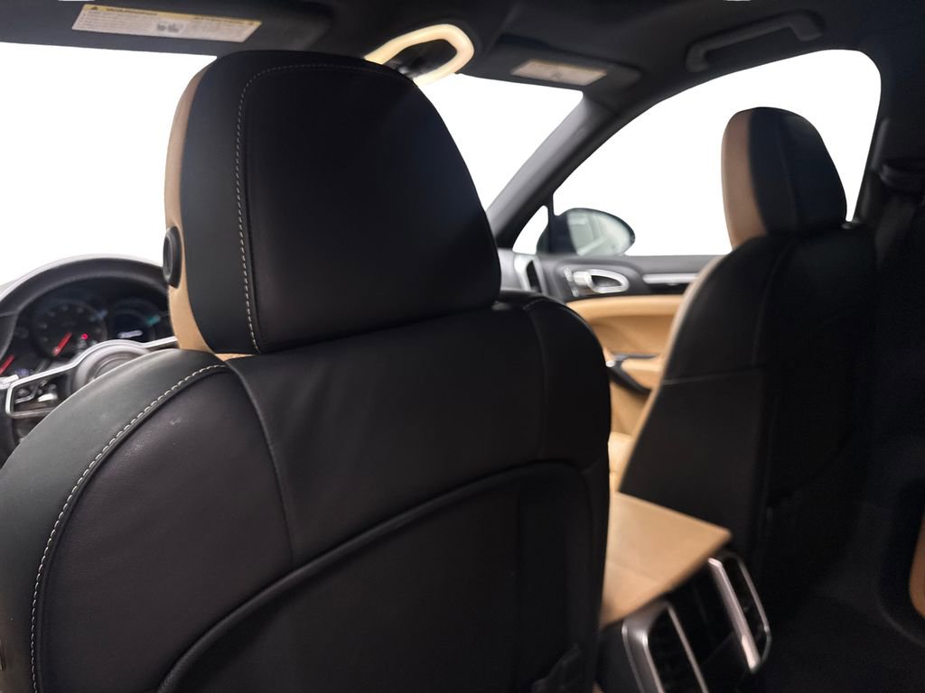 Used 2016 Porsche Cayenne image 34