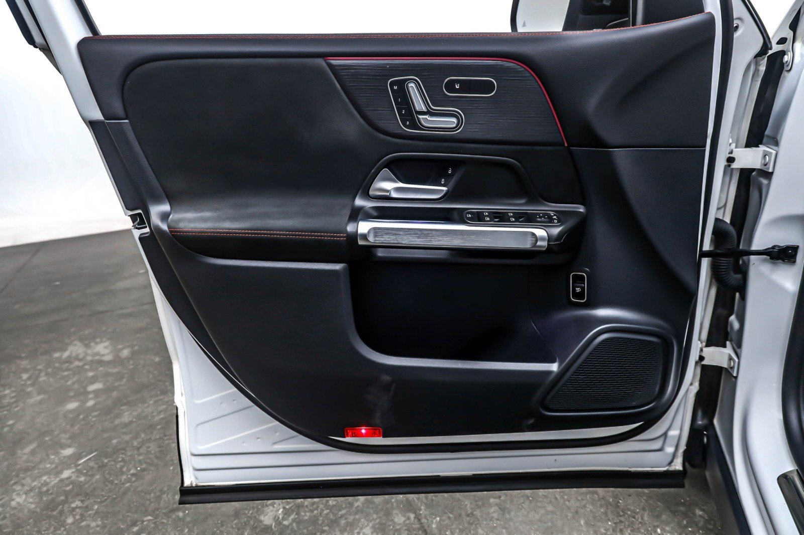 Used 2022 Mercedes-Benz GLB 35 AMG AMG GLB 35 4MATIC SUV image 21