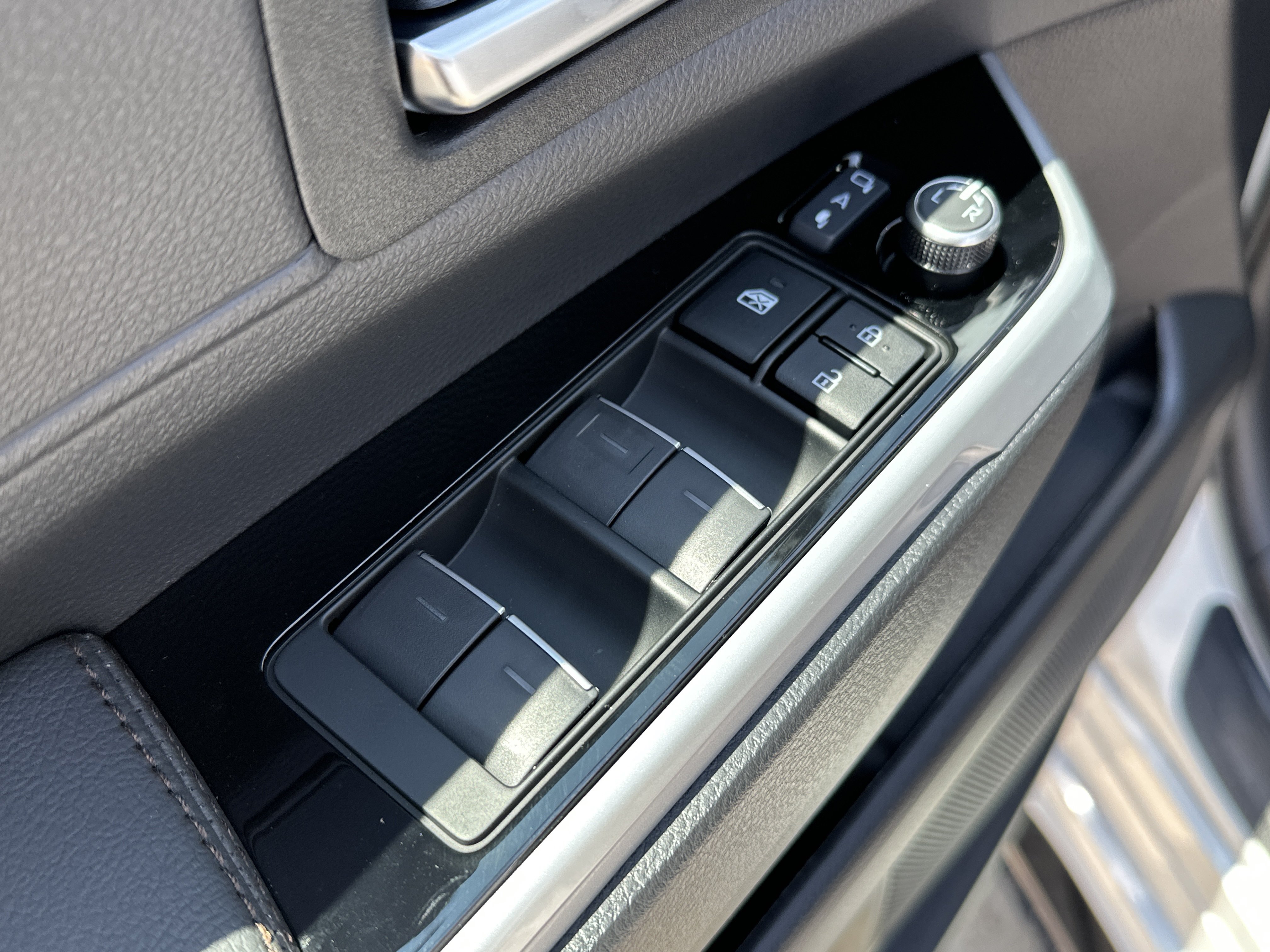 New 2026 Toyota Sienna Limited AWD/4WD image 10