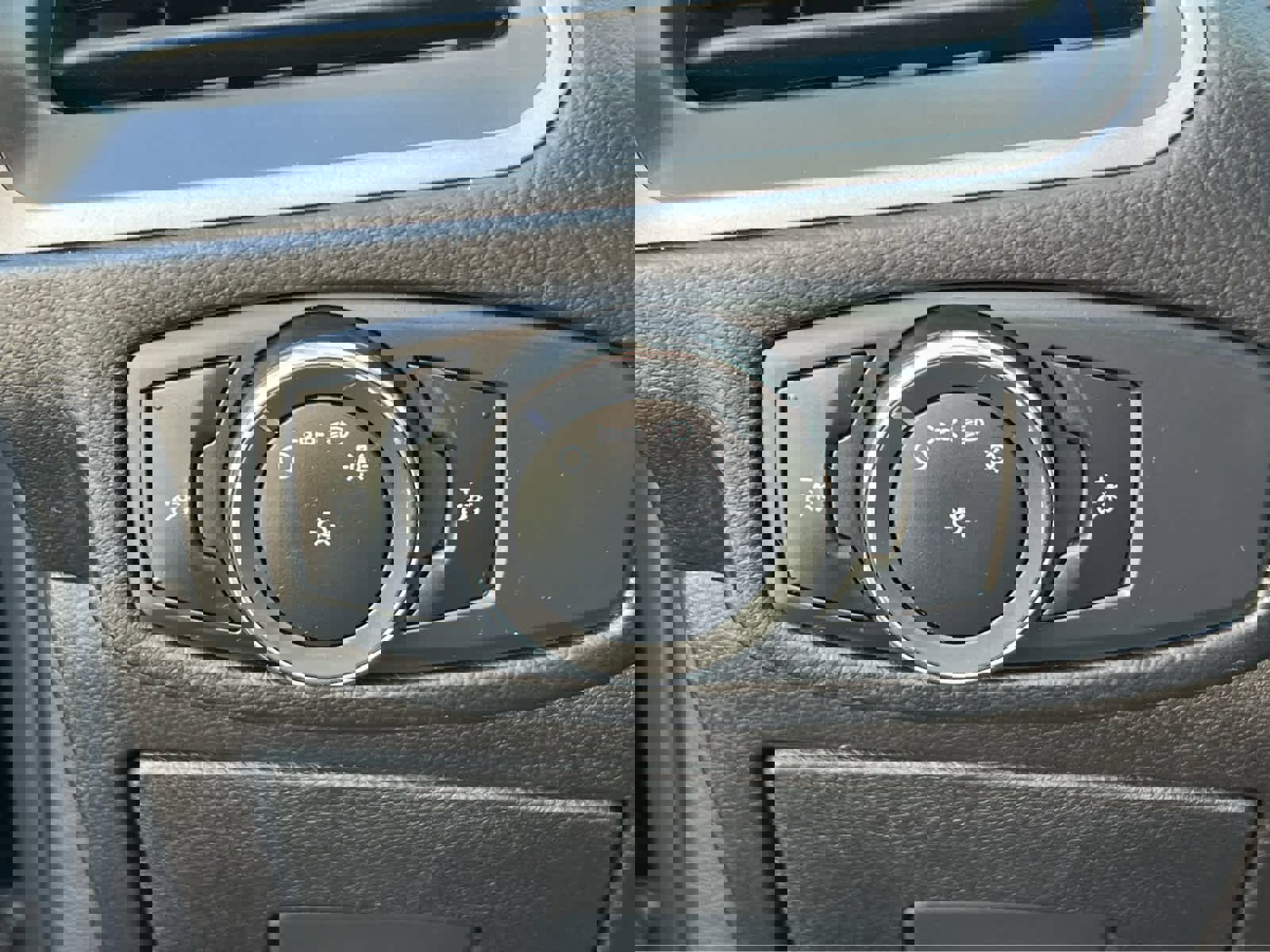 Used 2017 Ford Edge SE image 31