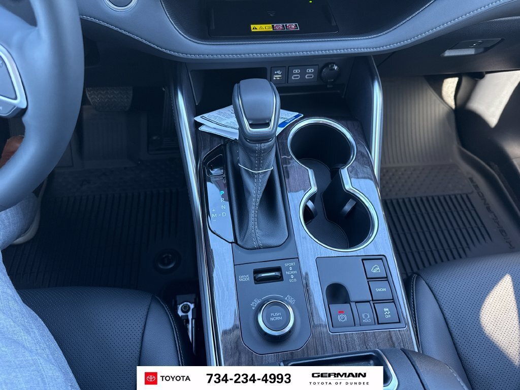 New 2026 Toyota Highlander Platinum AWD/4WD image 22