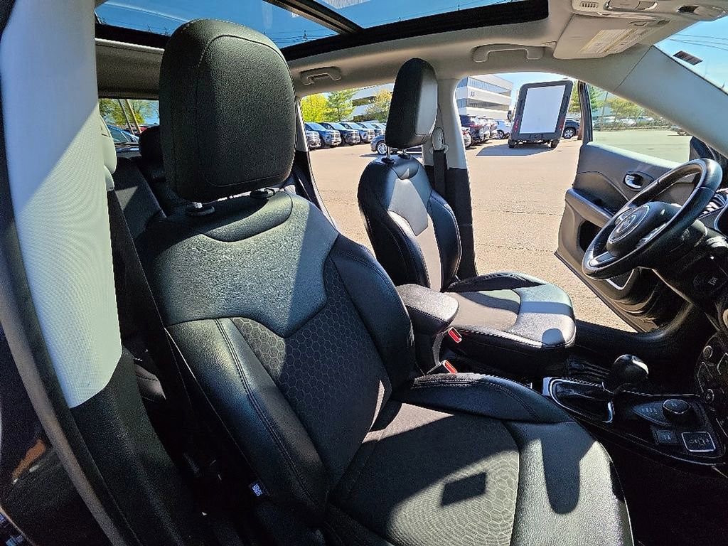 Used 2019 Jeep Compass Latitude AWD/4WD image 30