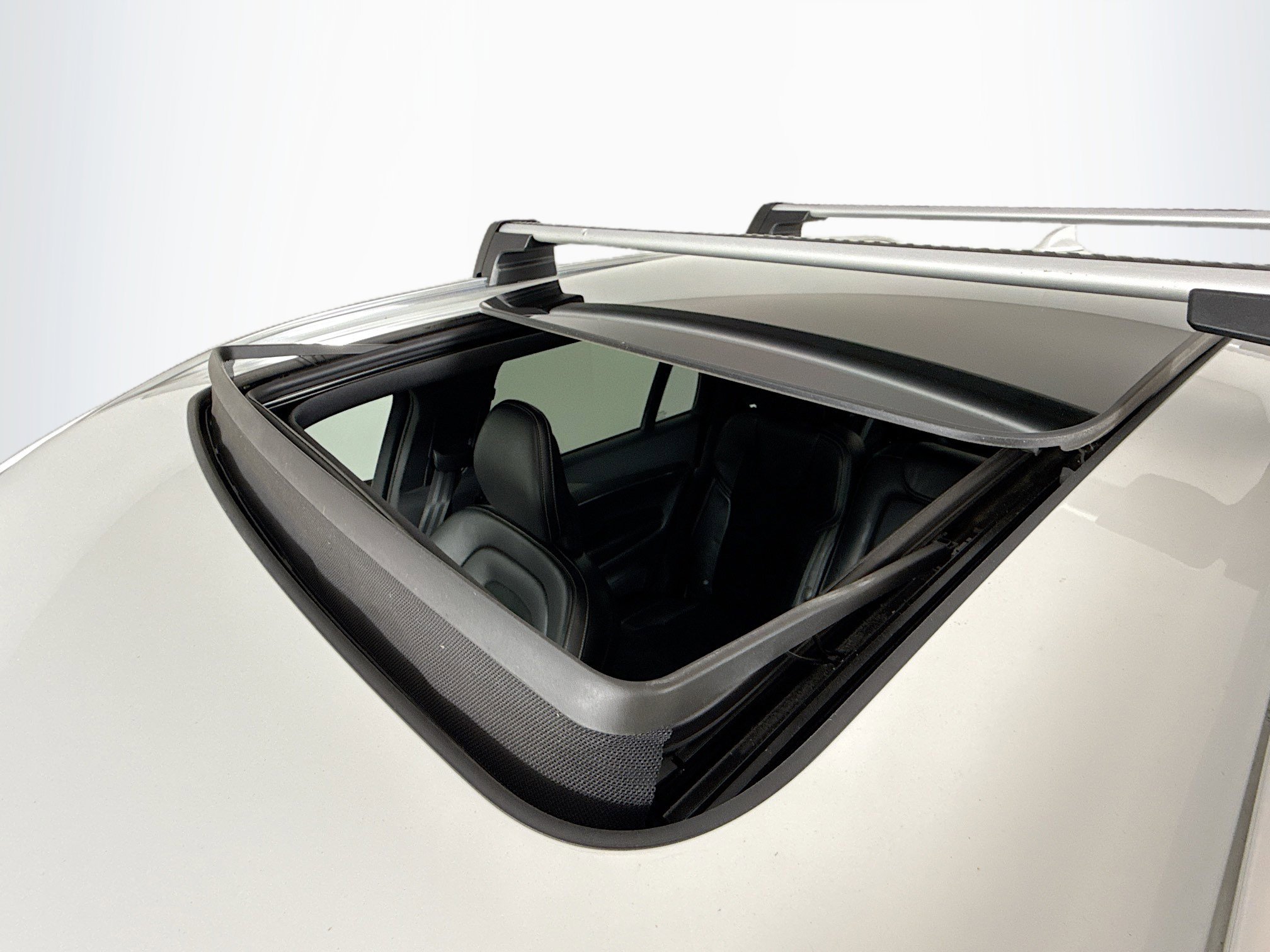 Used 2017 Volvo XC90 T8 R-Design w/ Vision Package image 14