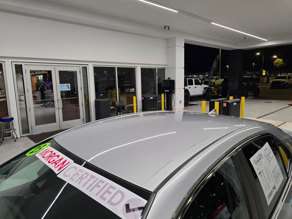 Used 2023 Toyota Camry SE FWD image 11