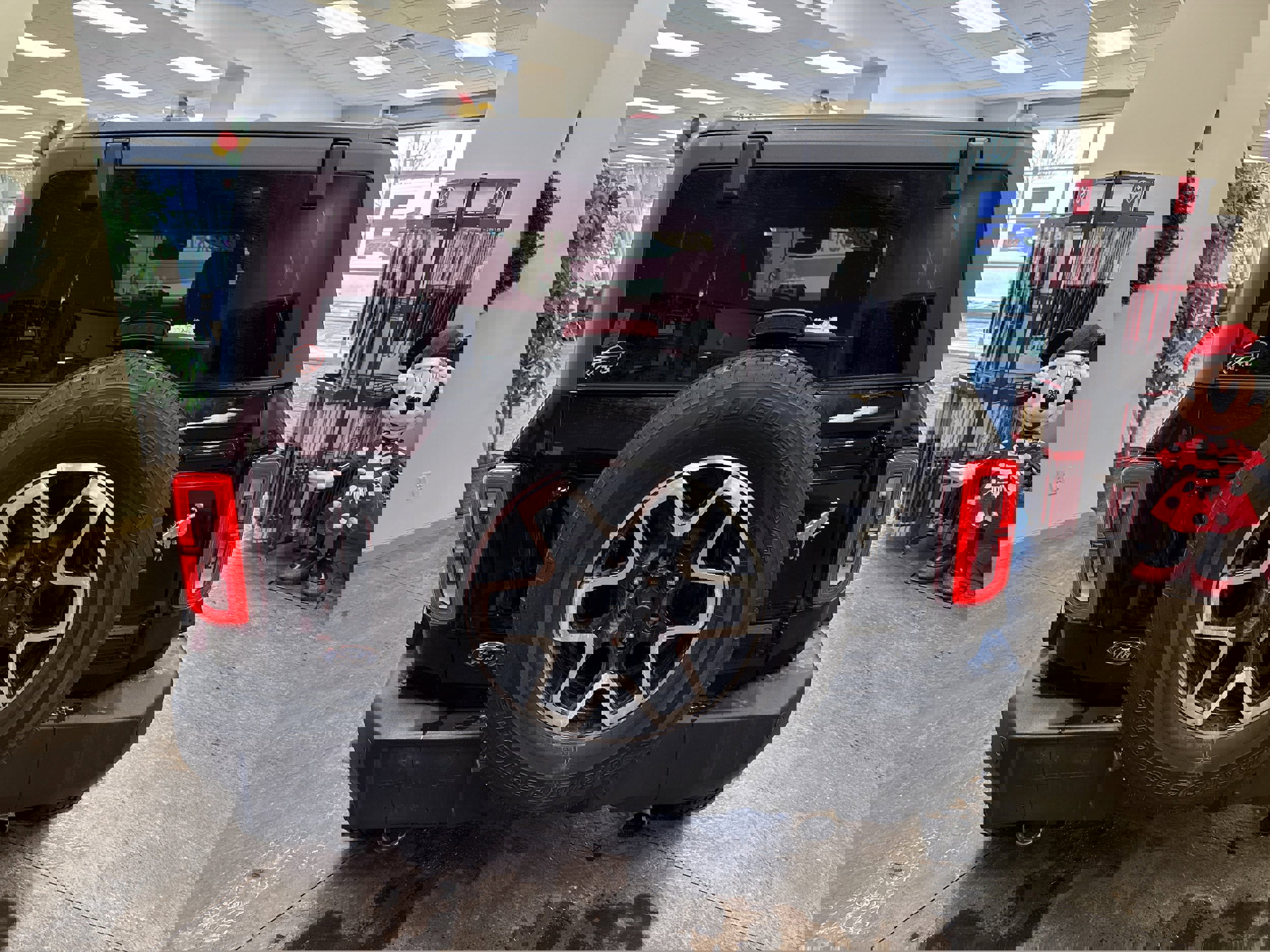 Used 2024 Ford Bronco Outer Banks image 9